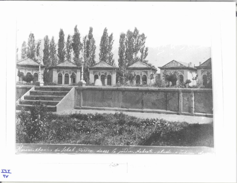 کاخ عشرت آباد