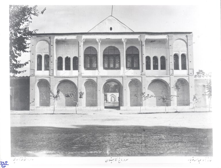 عمارت سردر باغ نگارستان